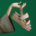 Carregar imagem no visualizador da galeria, Sandália Pietra Fendi