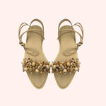 Carregar imagem no visualizador da galeria, Sandália Laura Creme
