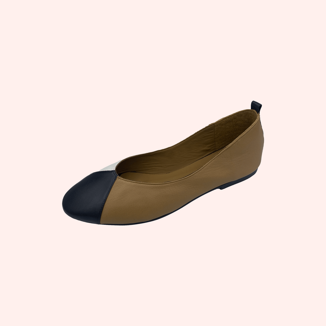 Sapatilha Amélie Off White/Preto/ Camelo
