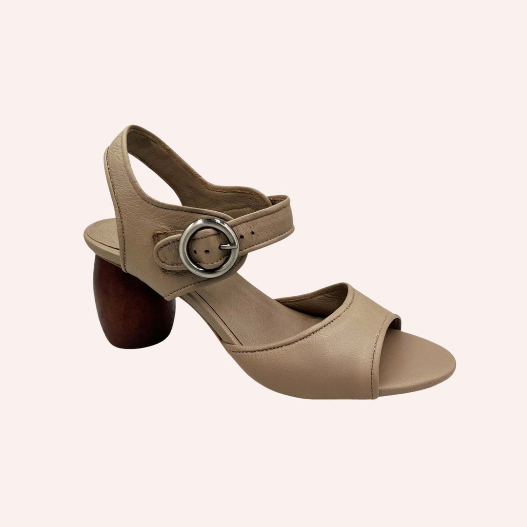 Sandália Tonia Fendi