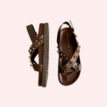 Load image into Gallery viewer, Sandália Beta Tachas Havana