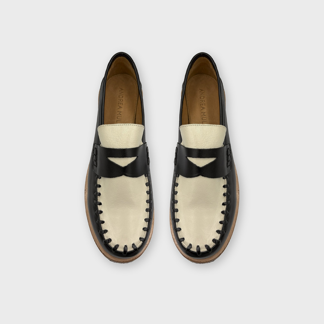 Loafer com Alinhavos Preto/Off White