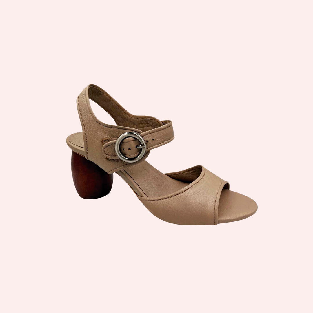 Sandália Tonia Fendi